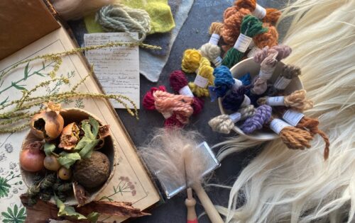 Visual mending y alteración textil con lana